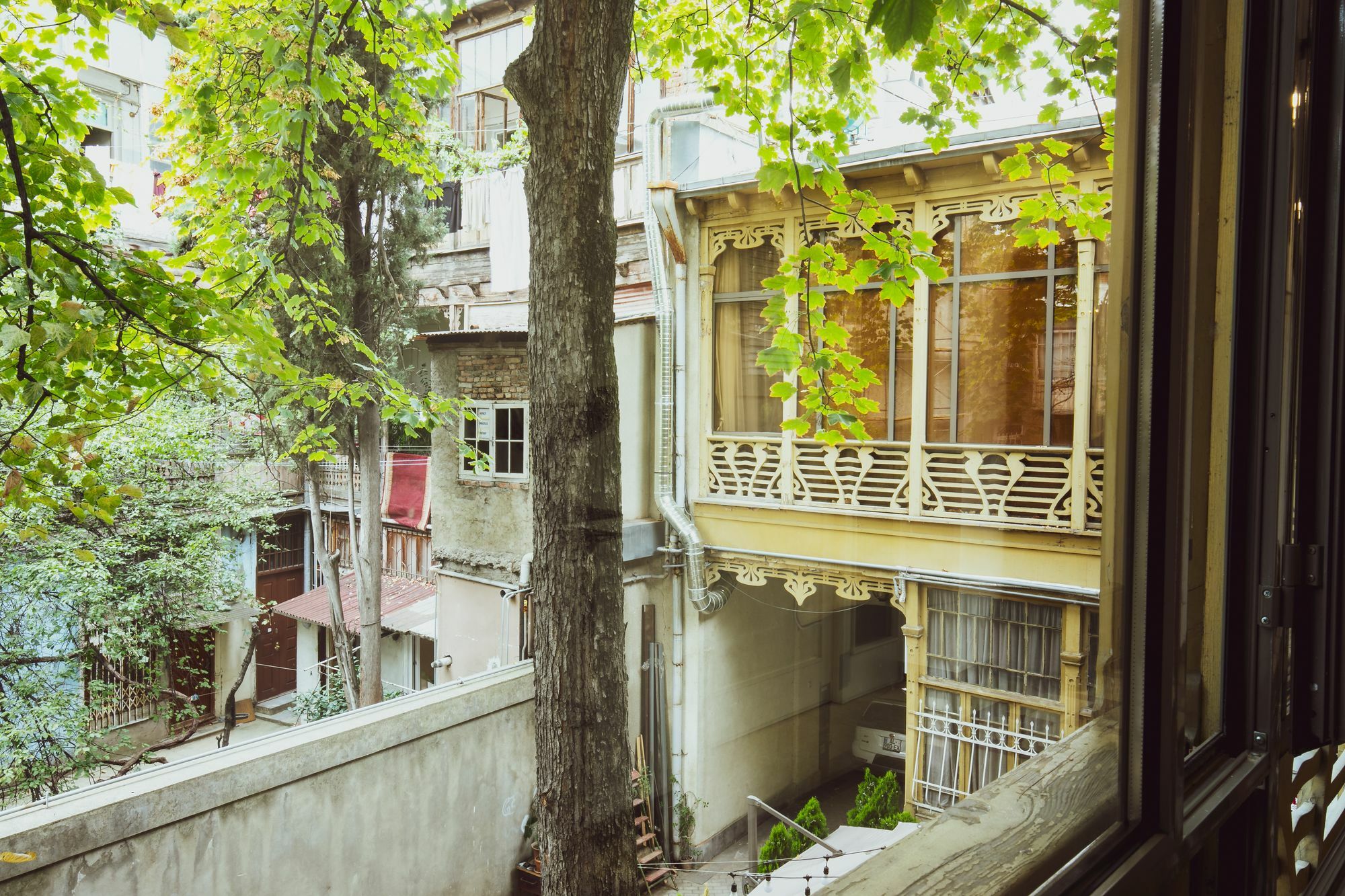 Emigrant Boutique Hotel Tbilisi Buitenkant foto